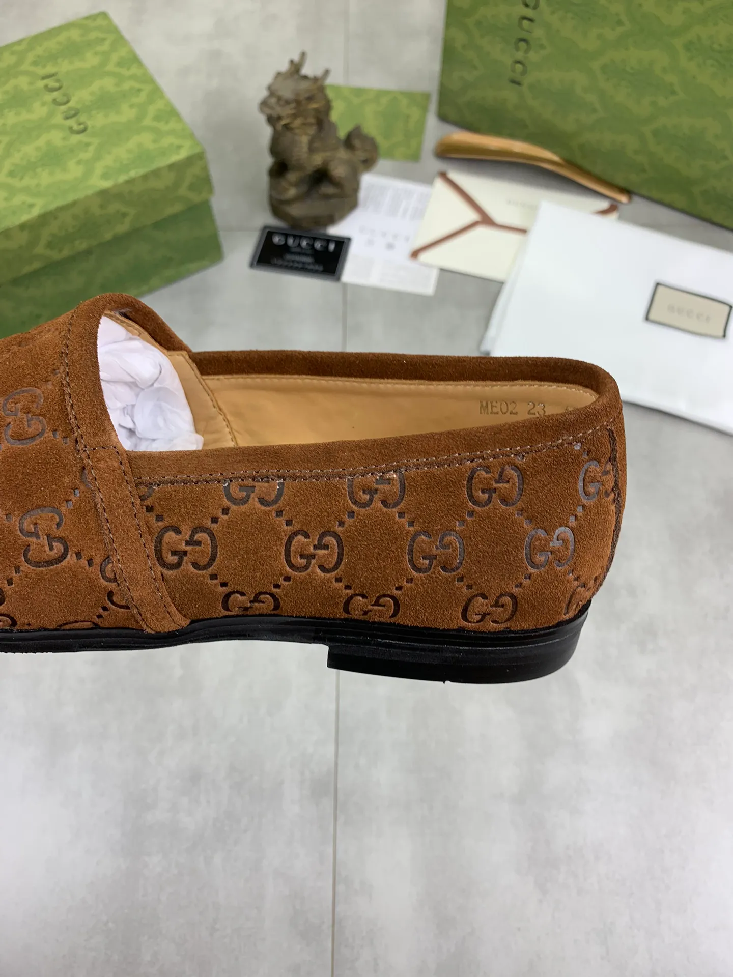 Men's Men's Shoes 💰P500💰【New Style】Water-dyed Niuli Gucci's most popular selection of lazy slip-on leather shoes (Gucci) official website latest Gucci lazy leather shoes, hot style 💥 simple and elegant style, exclusive for trendy men. Unique official website latest brand original double G embossing Elements 👑 Original Gucci decoration, fashionable and elegant, fabric original calfskin ✅ fully imported first-layer cowhide lining, official website designated wear-resistant, rubber business outsole, classic model taken at the counter in real life 🎬38-44 Various colors available